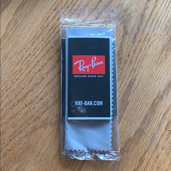 Ray Ban case & cloths - Picture 5 of 5